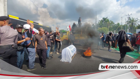 Ribuan Massa Kepung Gedung DPR RI, Ini Penyebabnya